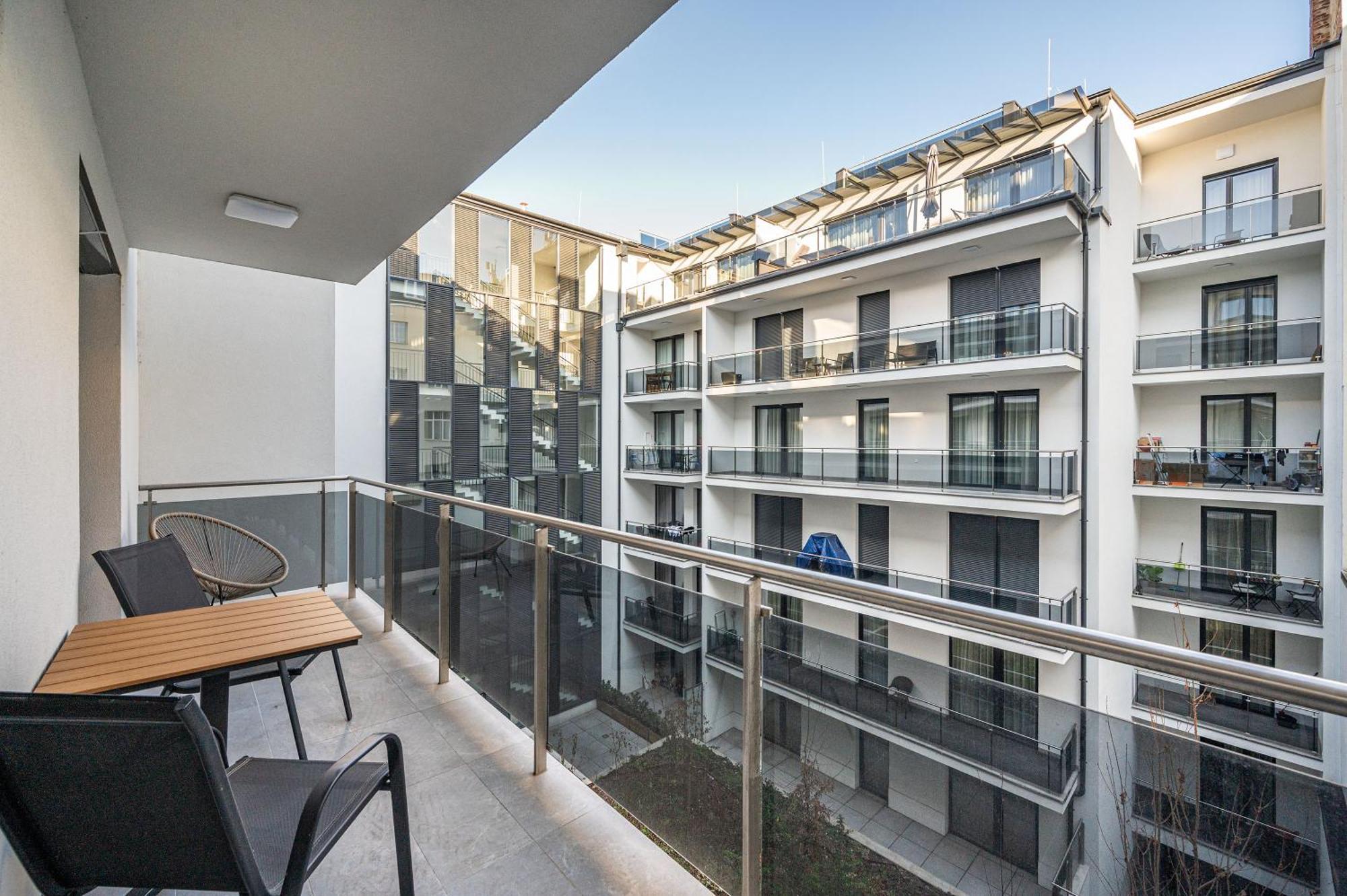 Brand New In A House Appartement *
